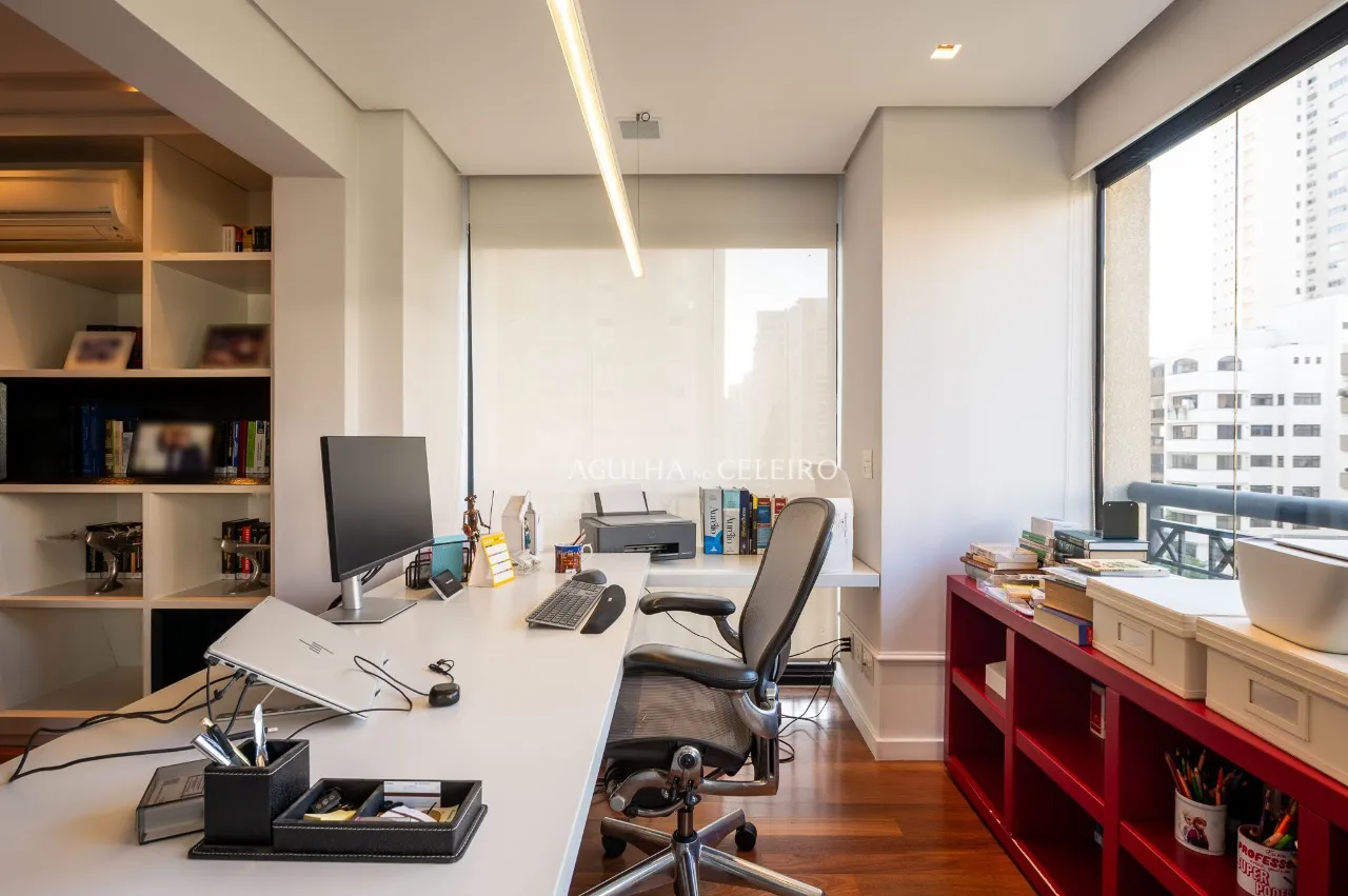 Apartamento com planta generosa na melhor rua à venda no Campo Belo. – 19941 - imovel-40302-22