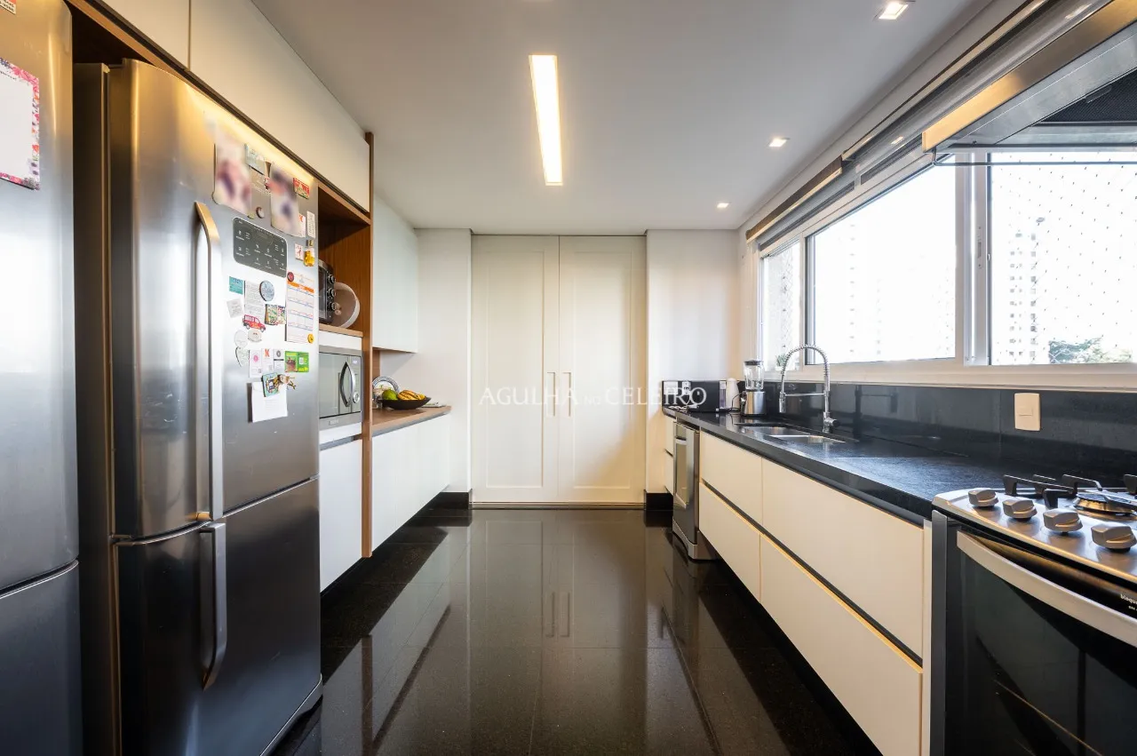 Apartamento com planta generosa na melhor rua à venda no Campo Belo. – 19941 - imovel-40302-44