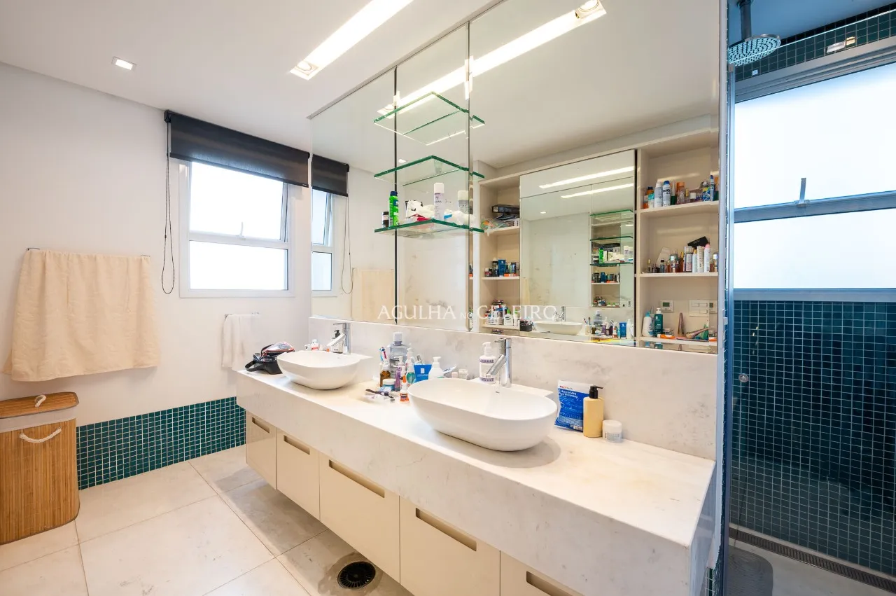 Apartamento com planta generosa na melhor rua à venda no Campo Belo. – 19941