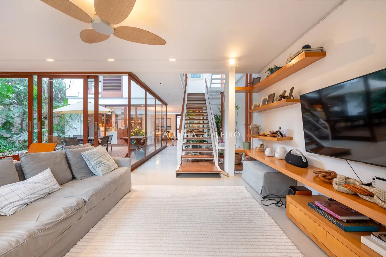 A casa do Jardim Paulista entre árvores e Janelas – 19976