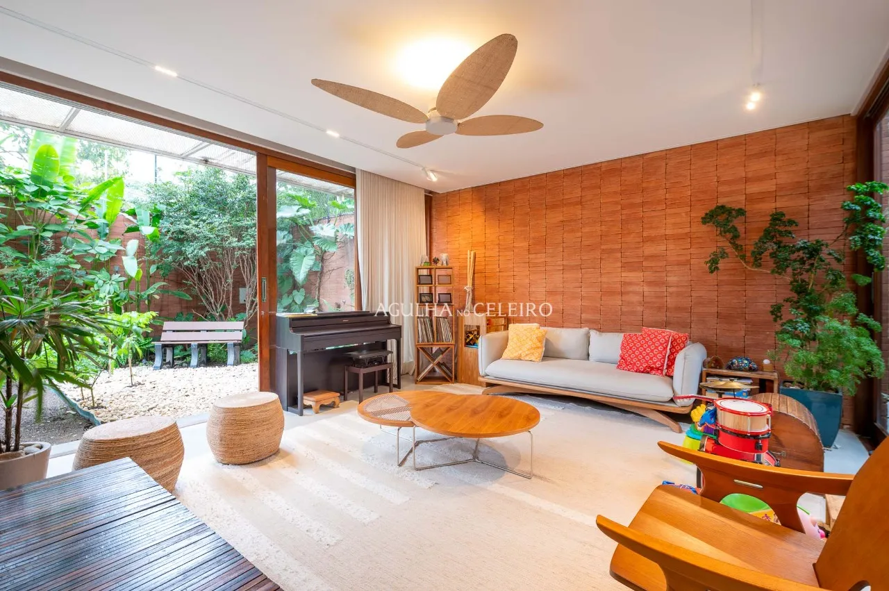 A casa do Jardim Paulista entre árvores e Janelas – 19976