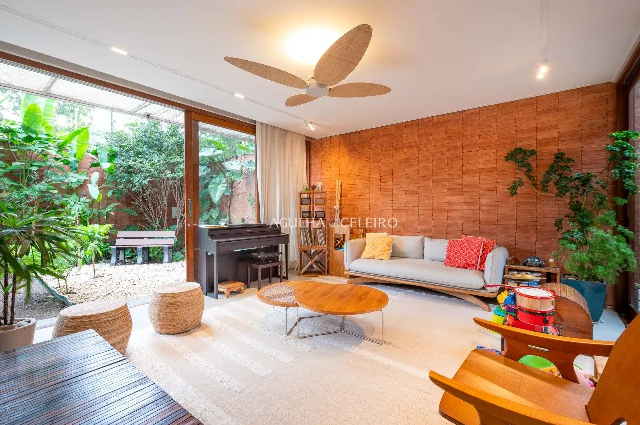 A casa do Jardim Paulista entre árvores e Janelas – 19976