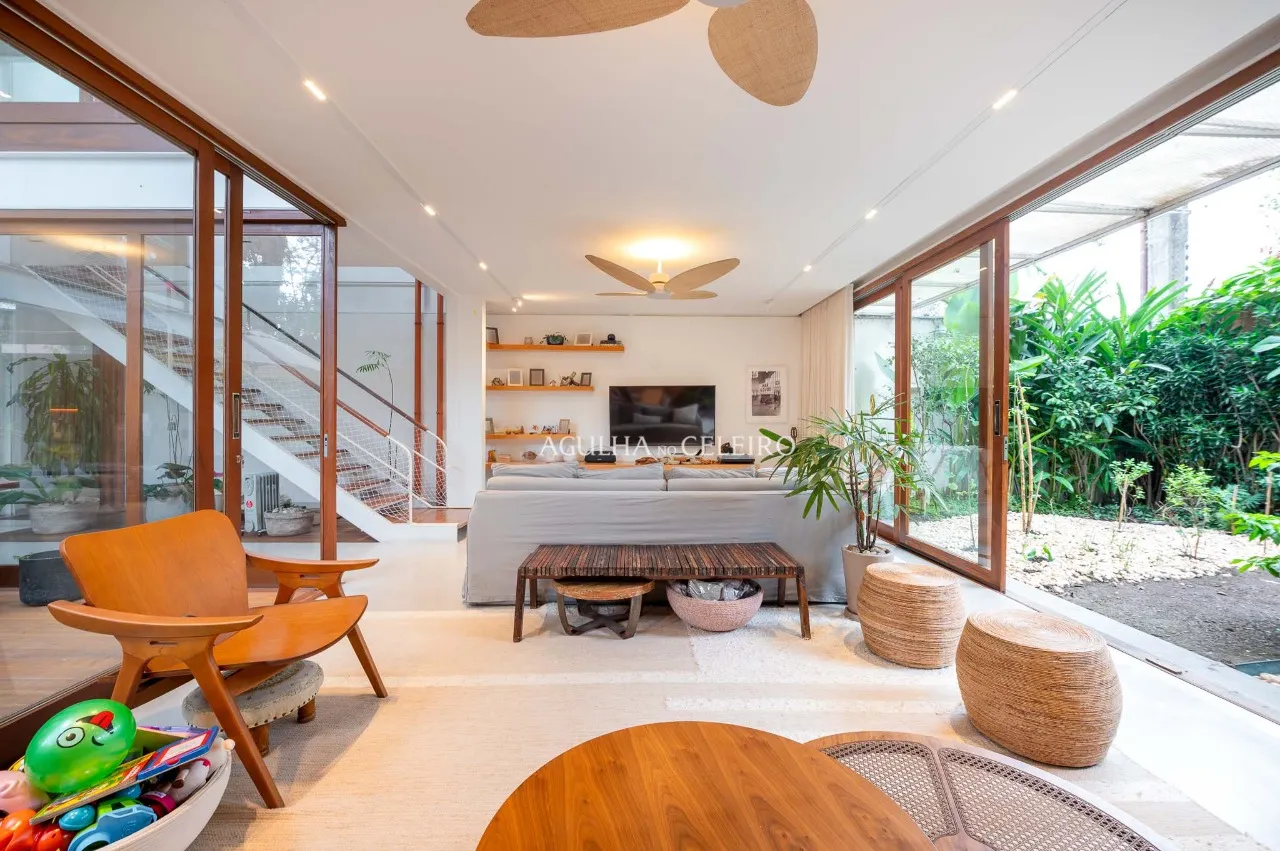 A casa do Jardim Paulista entre árvores e Janelas – 19976