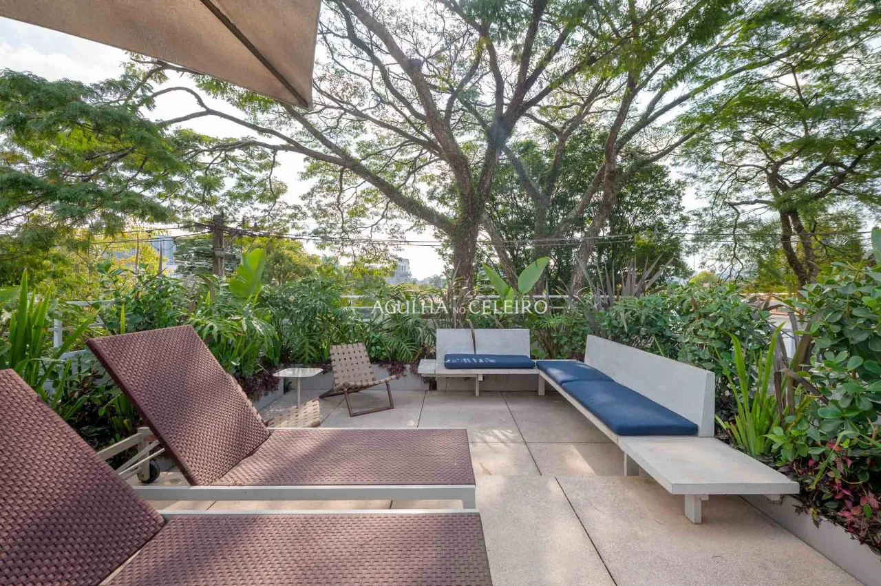 A casa do Jardim Paulista entre árvores e Janelas – 19976