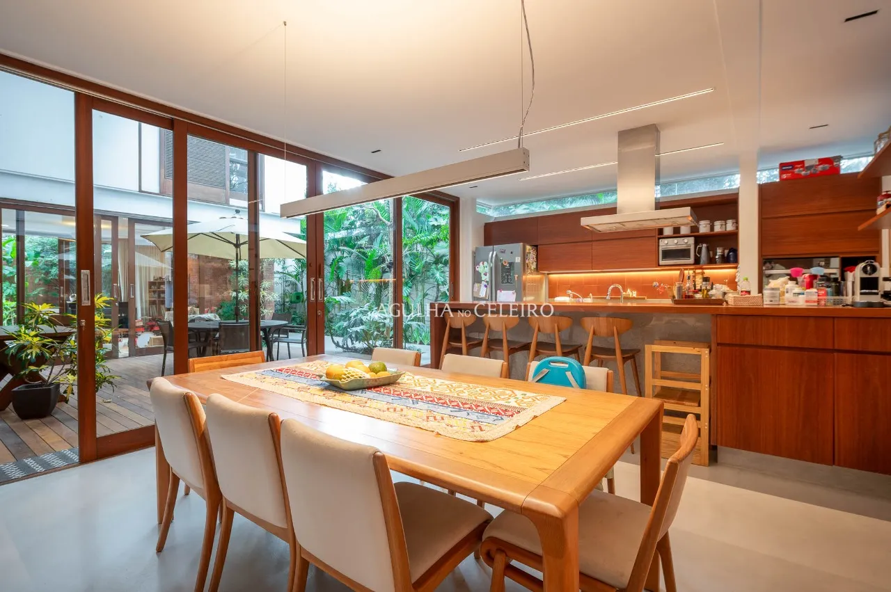 A casa do Jardim Paulista entre árvores e Janelas – 19976