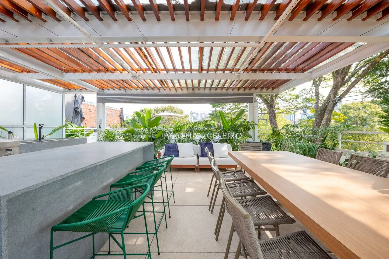 A casa do Jardim Paulista entre árvores e Janelas – 19976