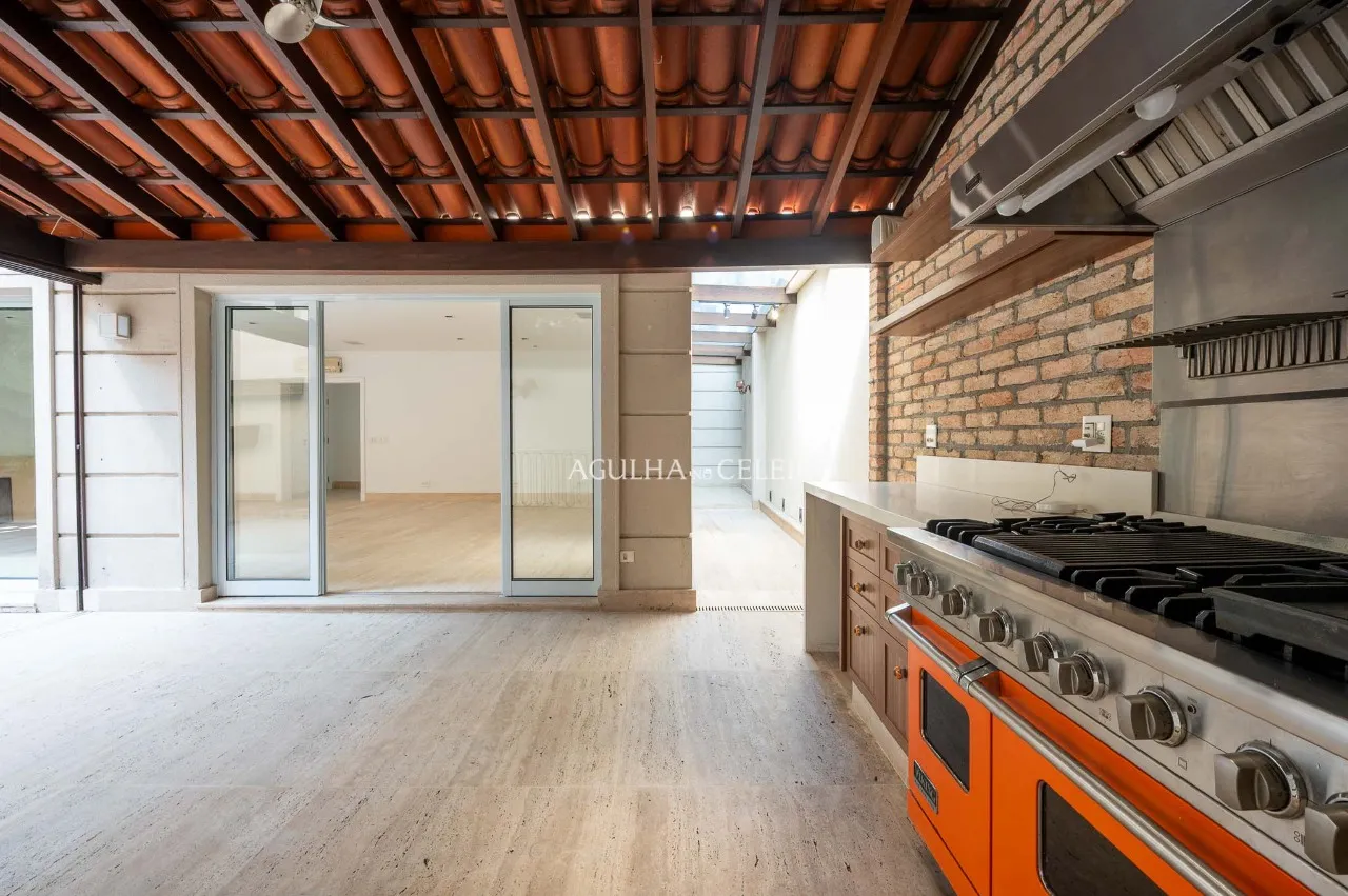 Casa Reformada em condomínio desejado à venda no Jardim Paulistano. – 19977