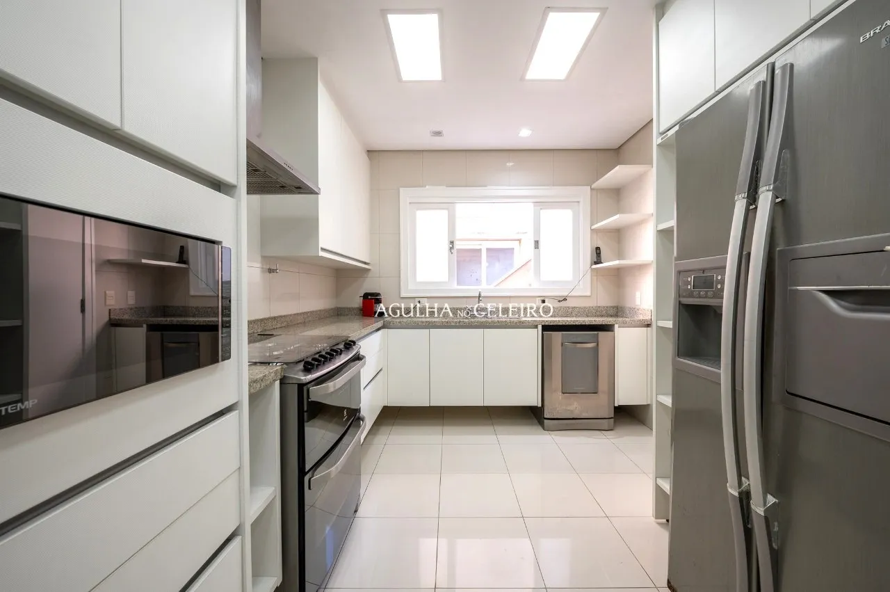 Casa Reformada em condomínio desejado à venda no Jardim Paulistano. – 19977 - imovel-40338-21