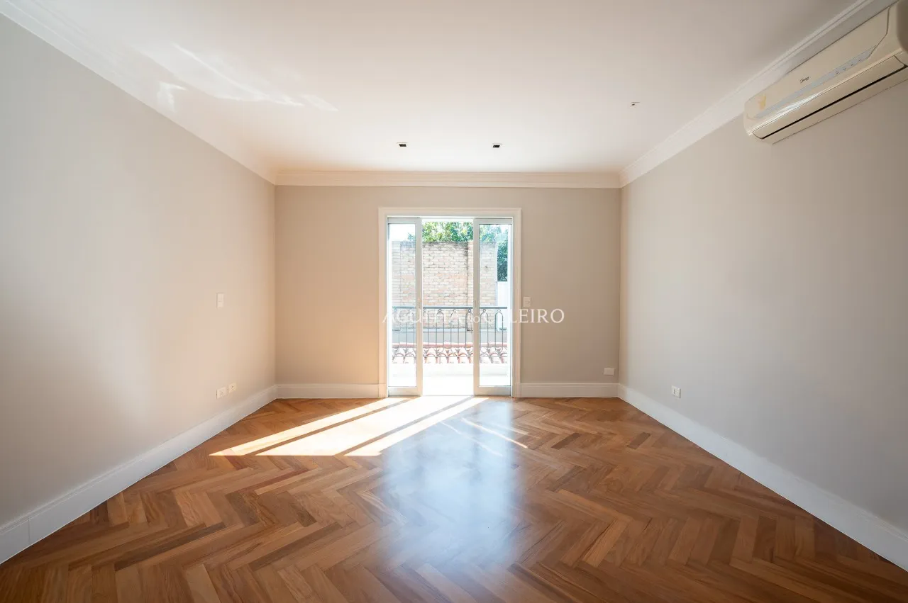 Casa Reformada em condomínio desejado à venda no Jardim Paulistano. – 19977