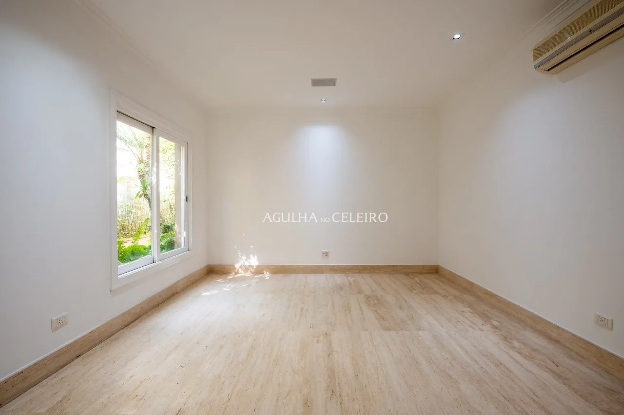 Casa Reformada em condomínio desejado à venda no Jardim Paulistano. – 19977