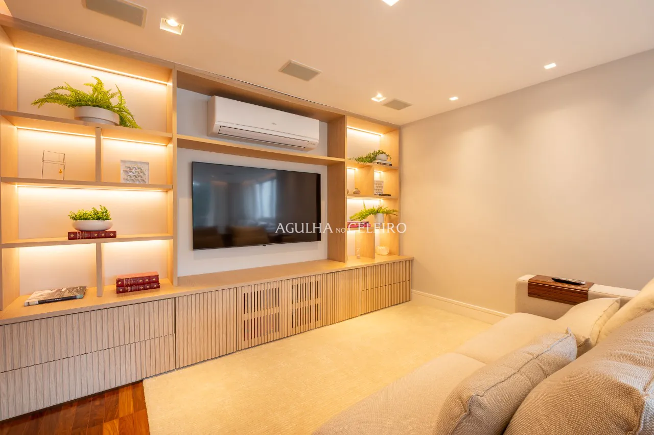 Apartamento reformado e elegante em rua tranquila do Jardim Paulista. – AP6102