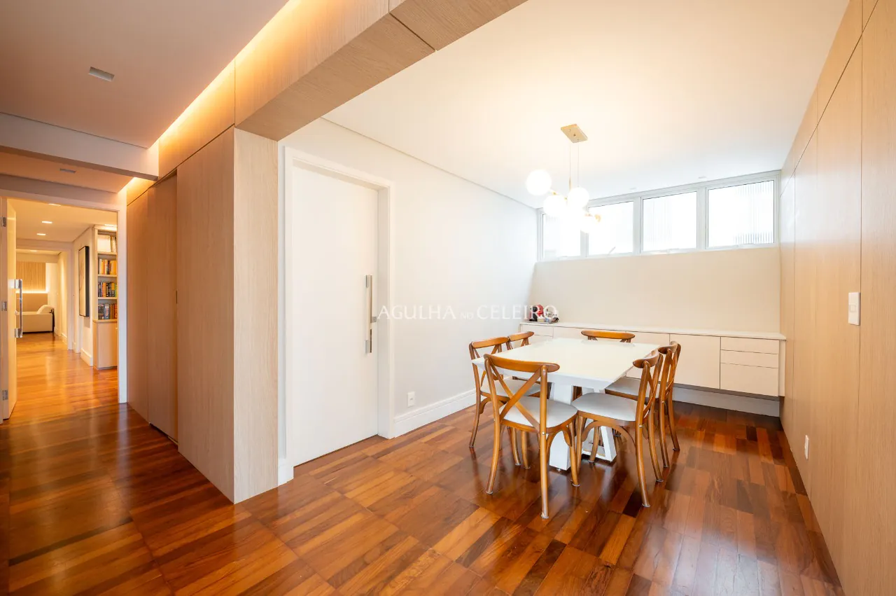 Apartamento reformado e elegante em rua tranquila do Jardim Paulista. – AP6102