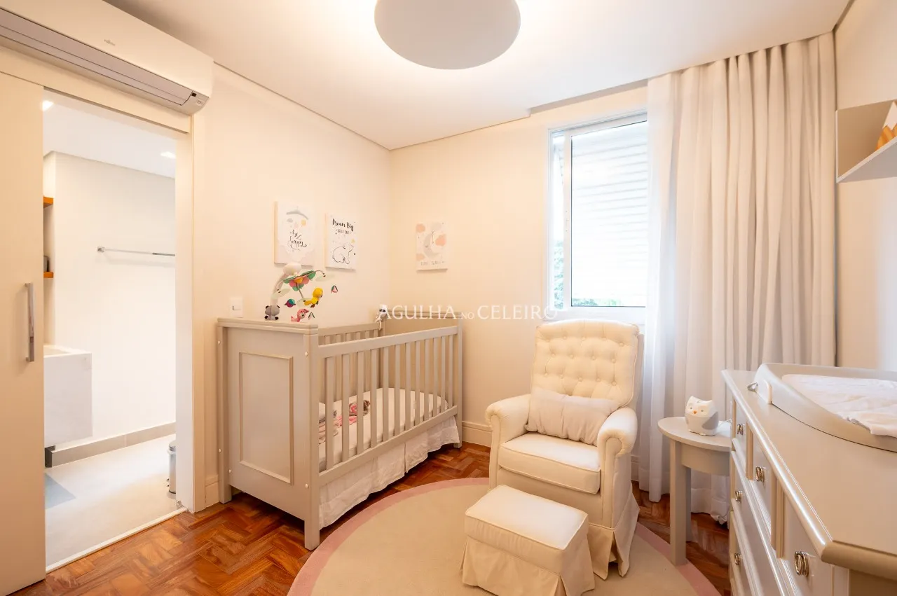 Apartamento reformado e elegante em rua tranquila do Jardim Paulista. – AP6102