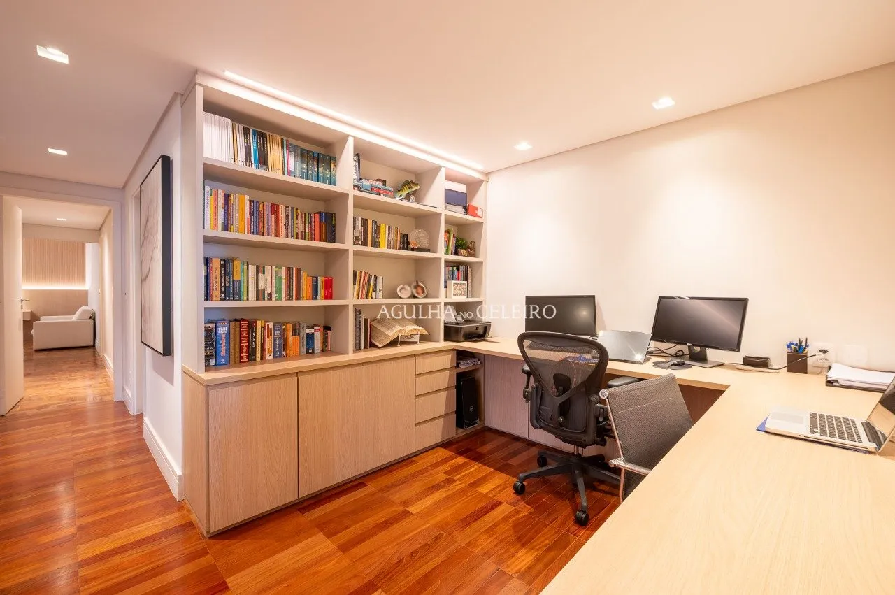 Apartamento reformado e elegante em rua tranquila do Jardim Paulista. – AP6102