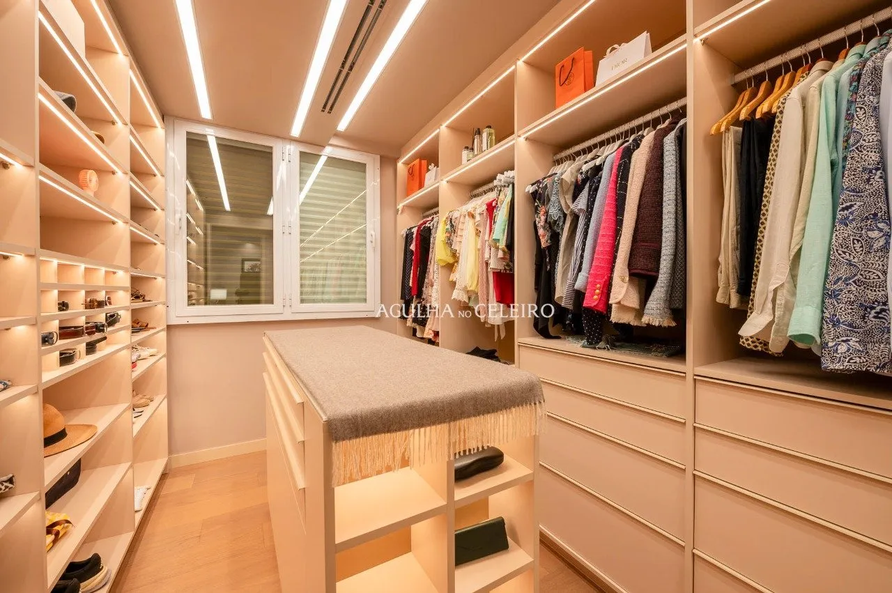 Apartamento duplex com reforma impecável na Vila Nova Conceição. – AP7798