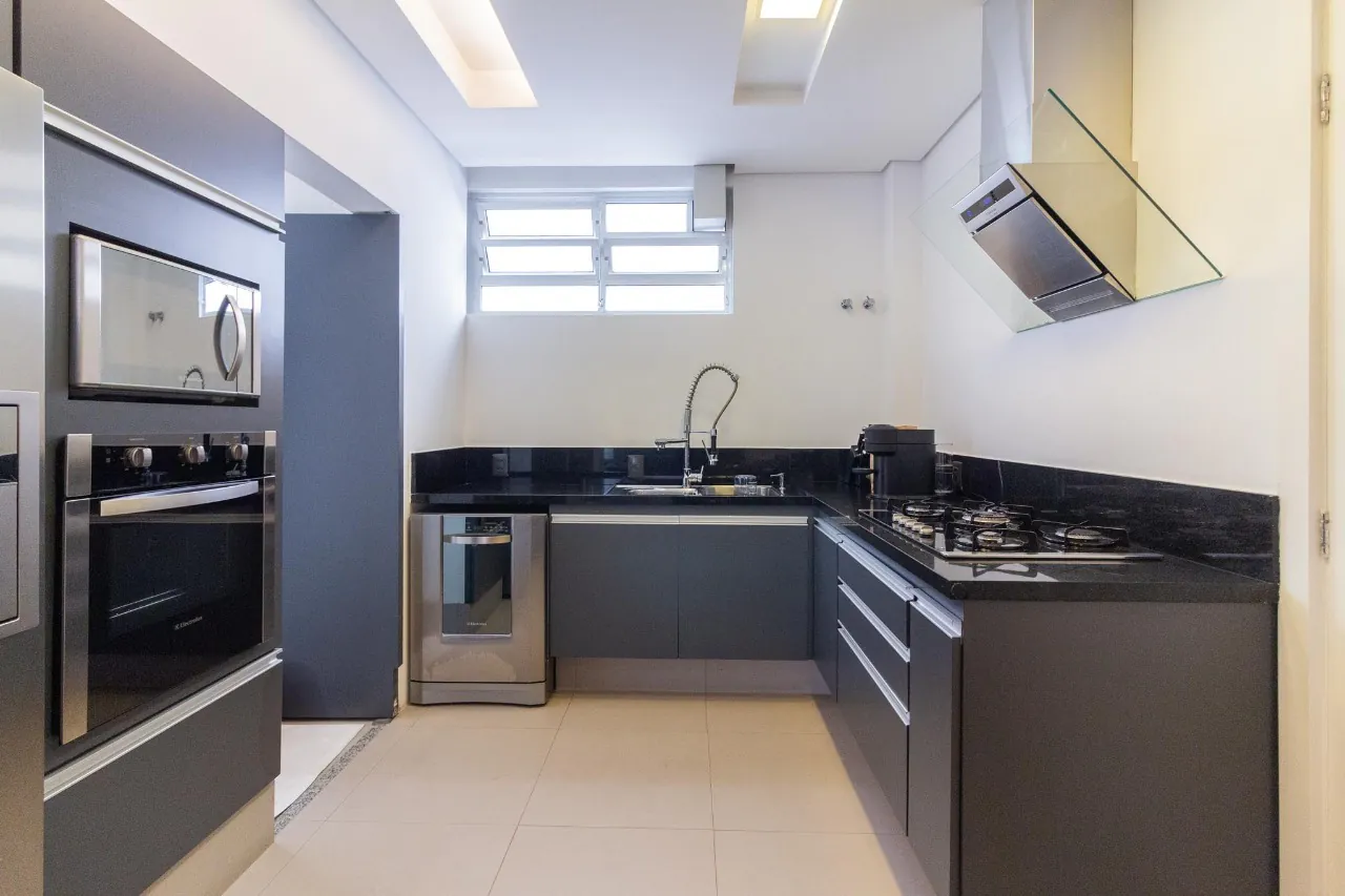 Apartamento reformado na parte plana do Jardim Paulista. – AP8387