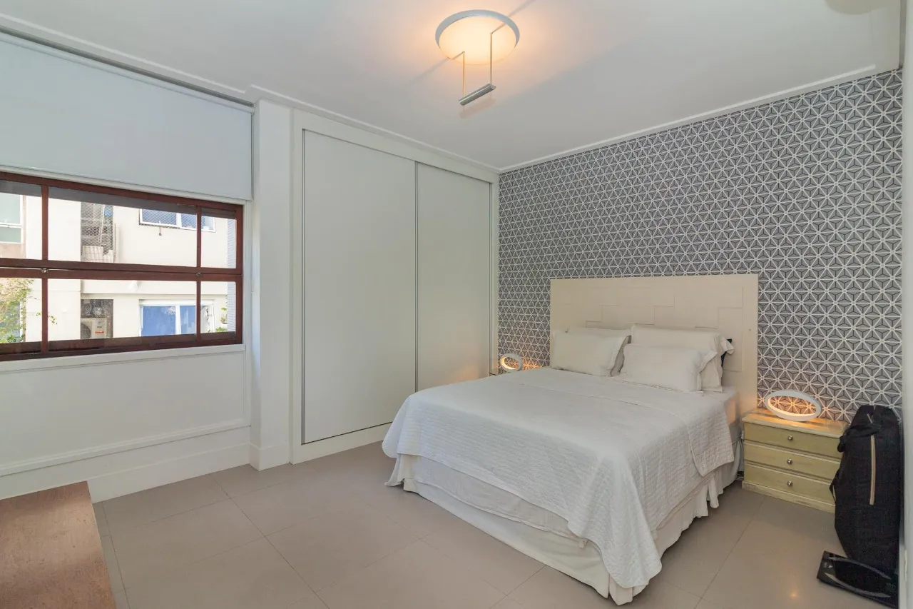 Apartamento reformado na parte plana do Jardim Paulista. – AP8387