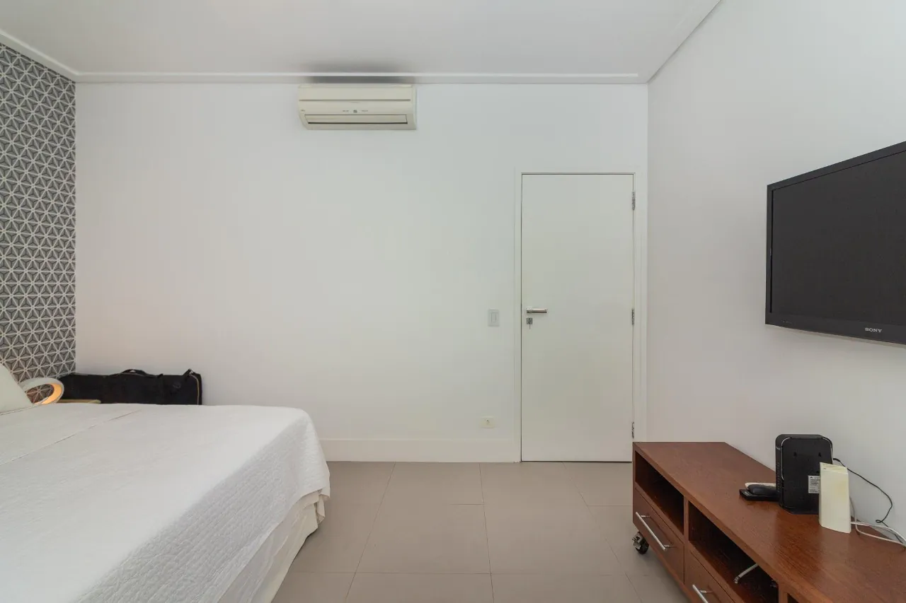 Apartamento reformado na parte plana do Jardim Paulista. – AP8387