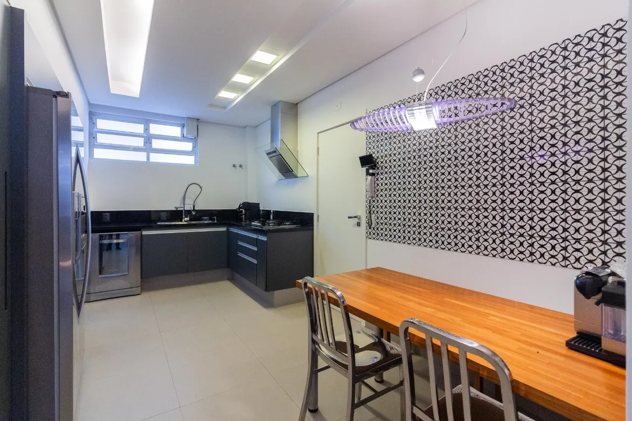 Apartamento reformado na parte plana do Jardim Paulista. – AP8387