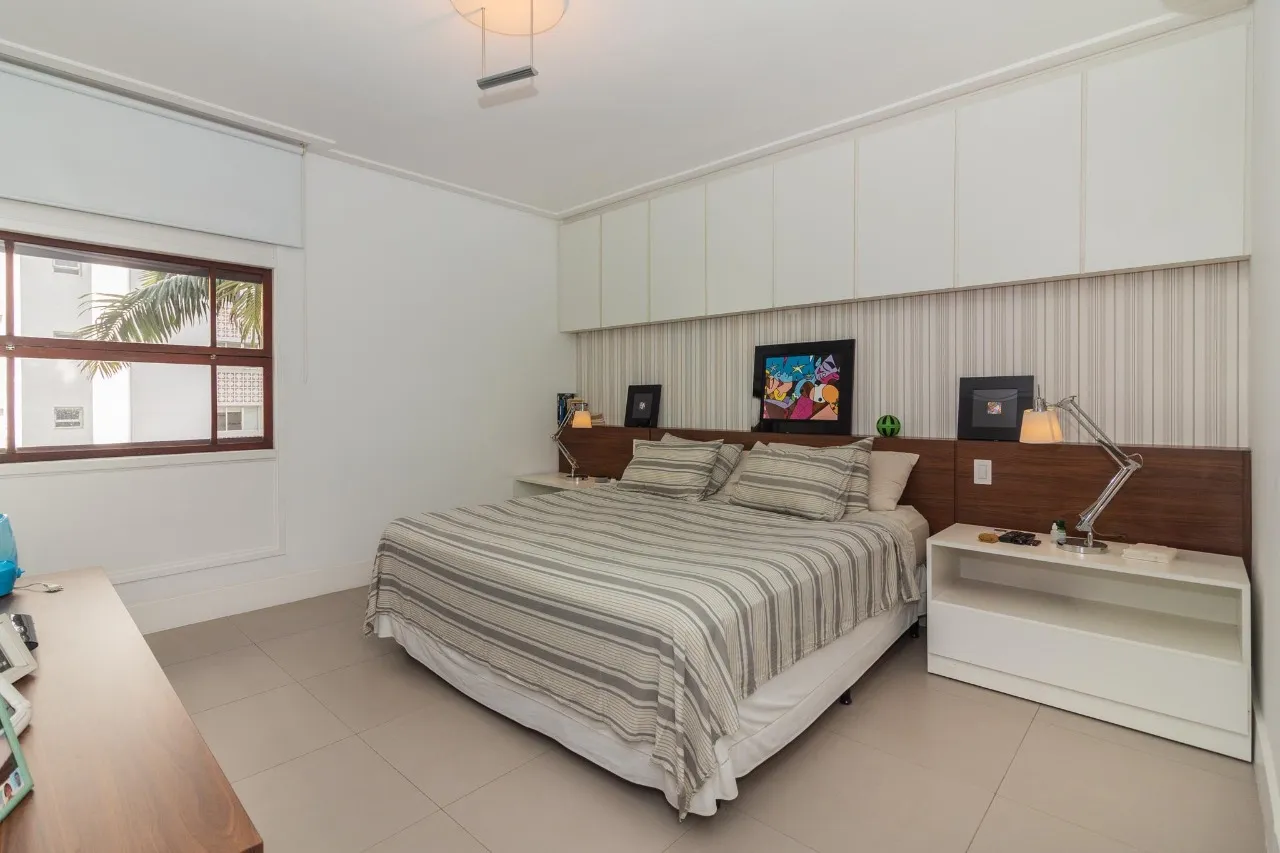 Apartamento reformado na parte plana do Jardim Paulista. – AP8387