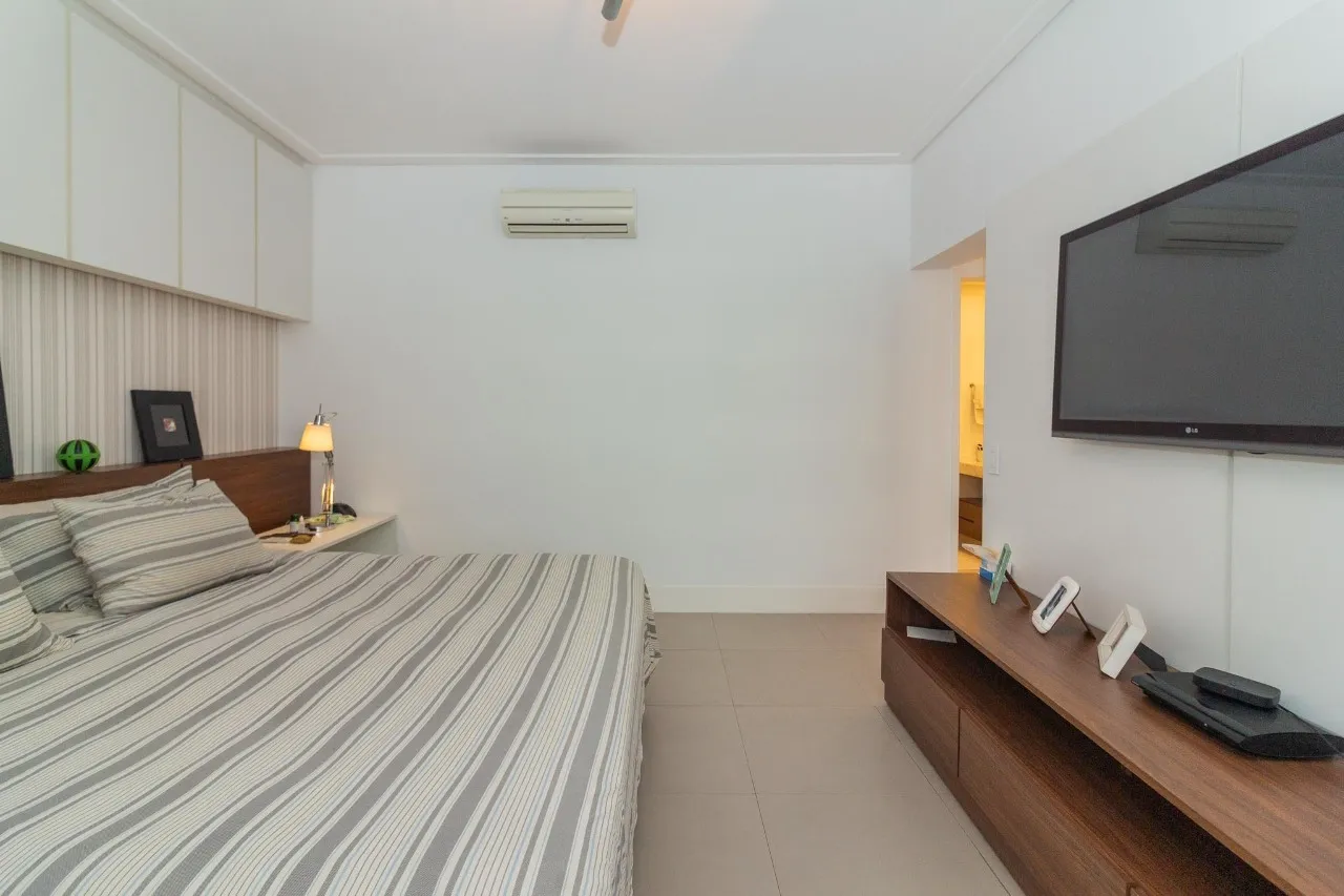 Apartamento reformado na parte plana do Jardim Paulista. – AP8387