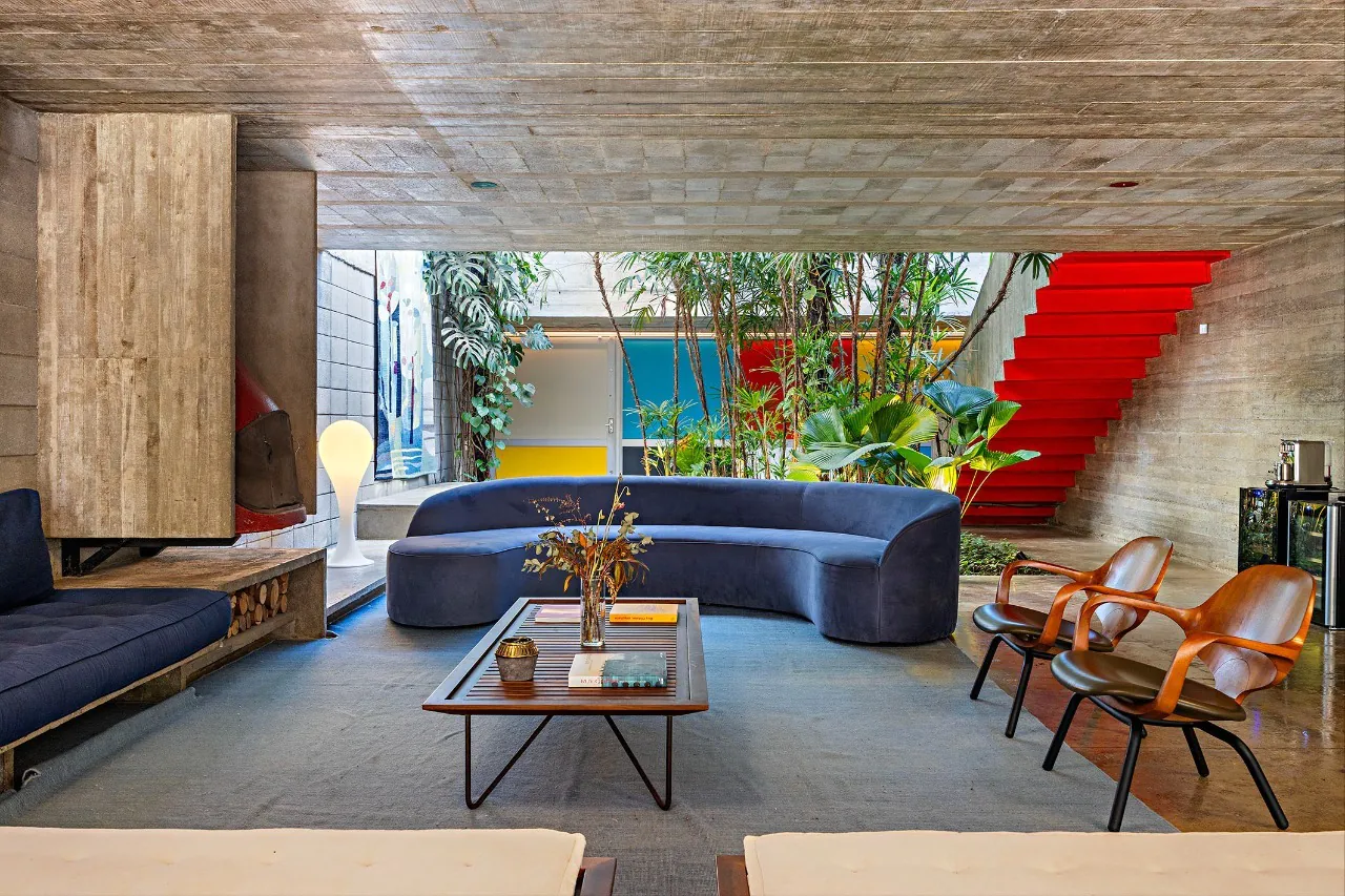 Residência com assinatura de Ruy e Rodrigo Ohtake em rua tranquila com paisagismo de Burle Marx – CA0130 - imovel-16992-77