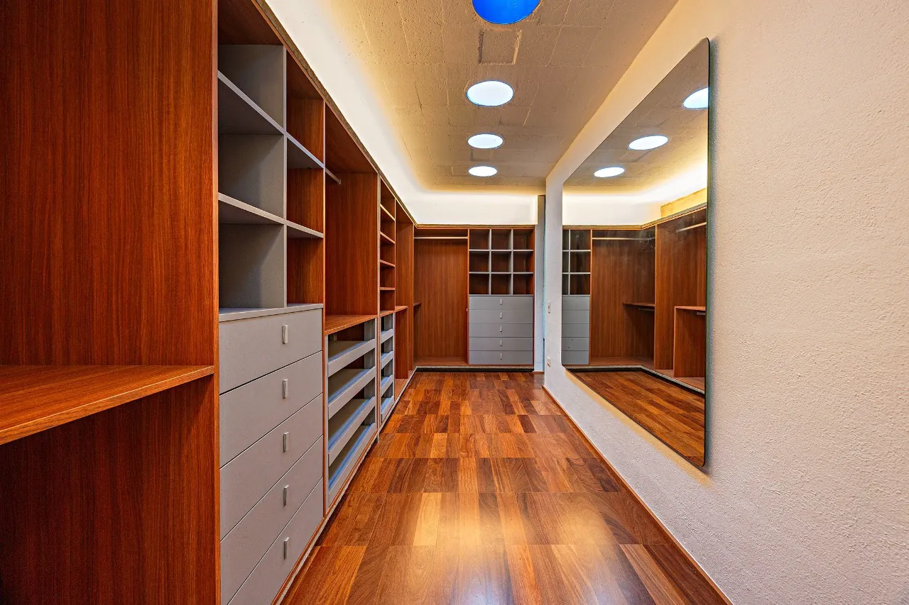 Residência com assinatura de Ruy e Rodrigo Ohtake em rua tranquila com paisagismo de Burle Marx – CA0130 - imovel-16992-112