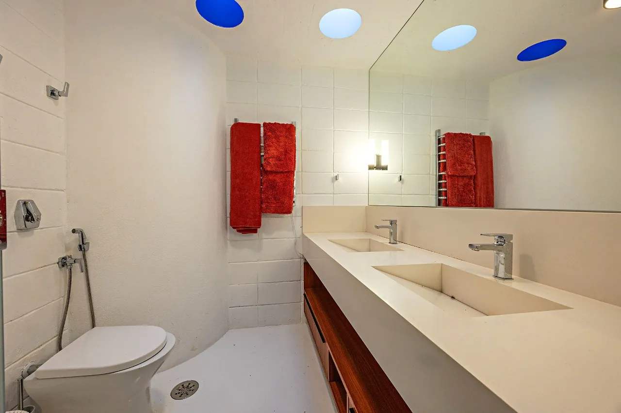 Residência com assinatura de Ruy e Rodrigo Ohtake em rua tranquila com paisagismo de Burle Marx – CA0130 - imovel-16992-113