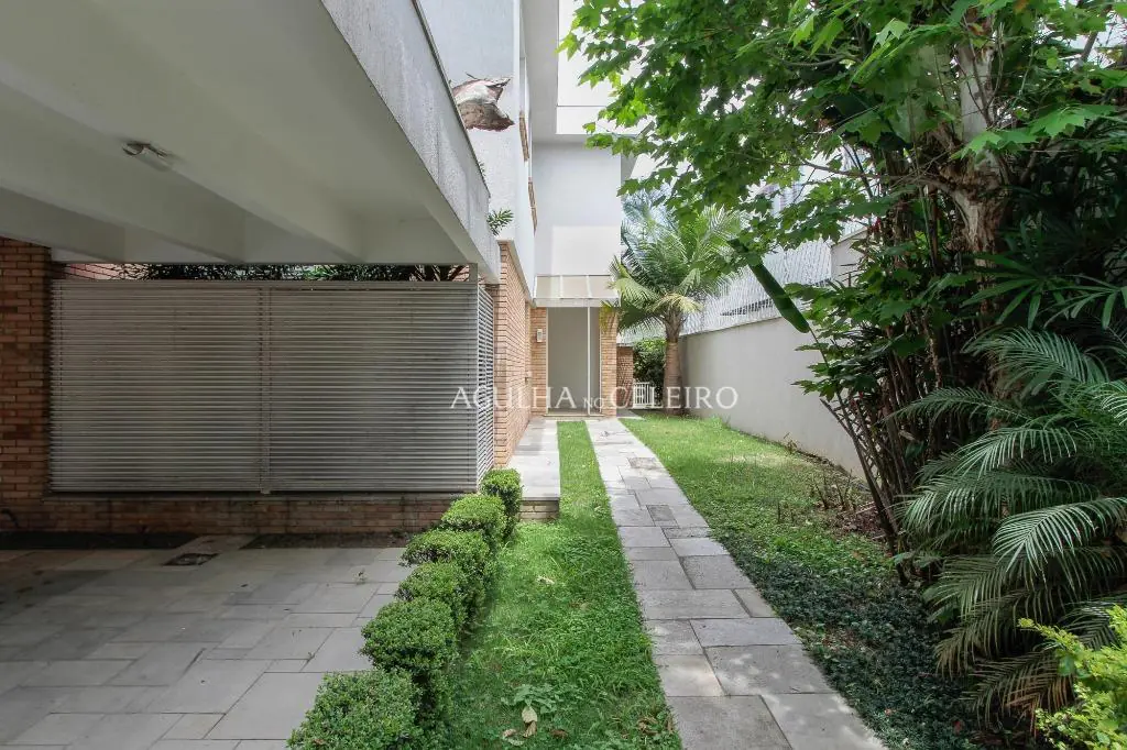 Casa linda e com muito espaço à venda no Alto de Pinheiros. – CA0246