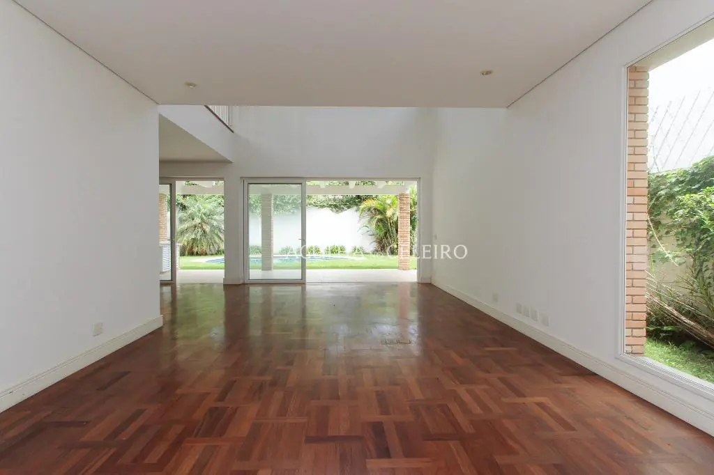Casa linda e com muito espaço à venda no Alto de Pinheiros. – CA0246