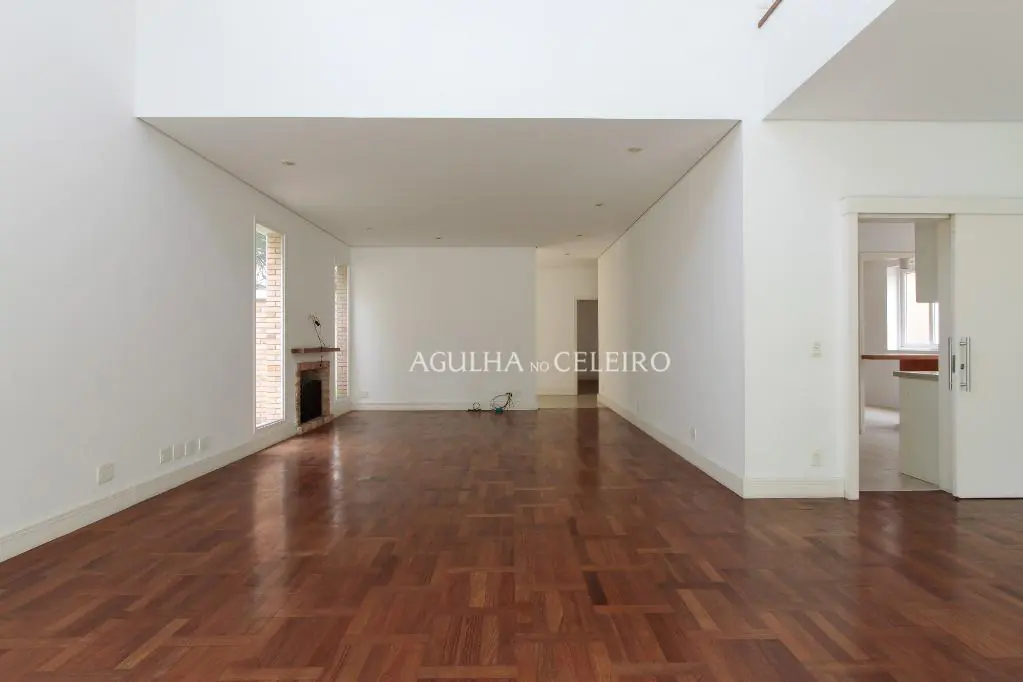 Casa linda e com muito espaço à venda no Alto de Pinheiros. – CA0246