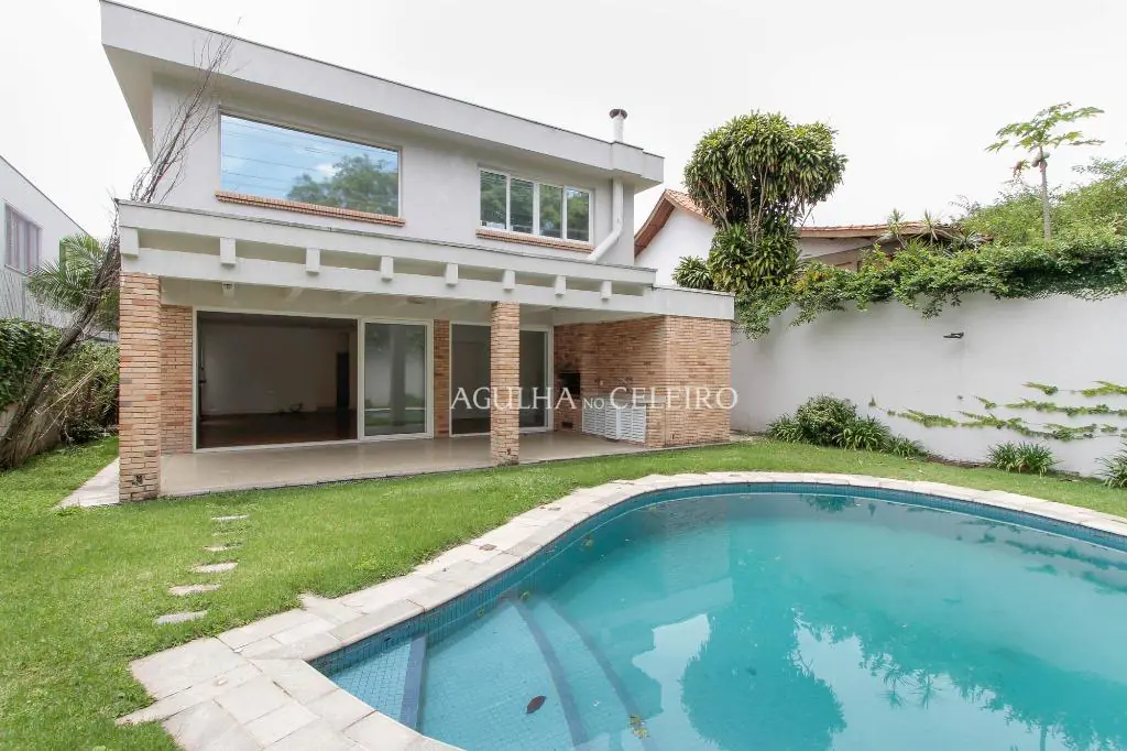 Casa linda e com muito espaço à venda no Alto de Pinheiros. – CA0246