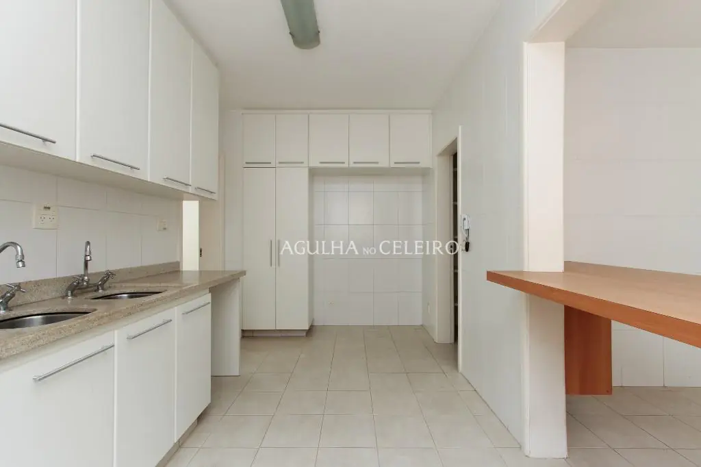 Casa linda e com muito espaço à venda no Alto de Pinheiros. – CA0246