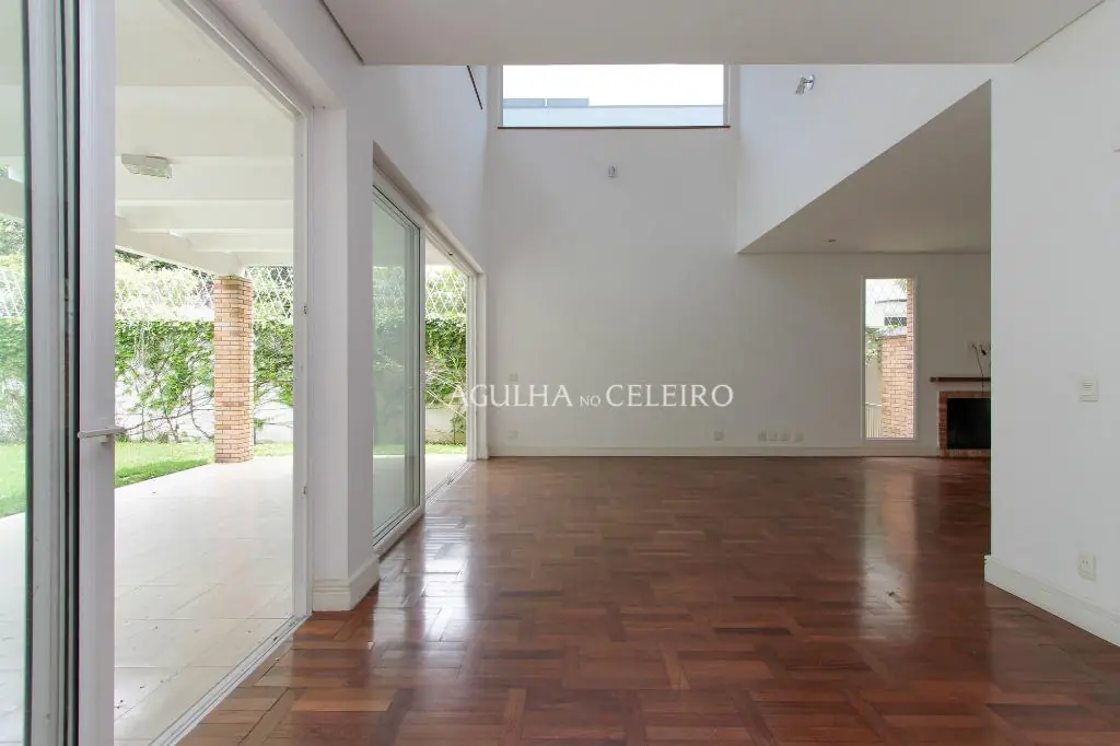 Casa linda e com muito espaço à venda no Alto de Pinheiros. – CA0246