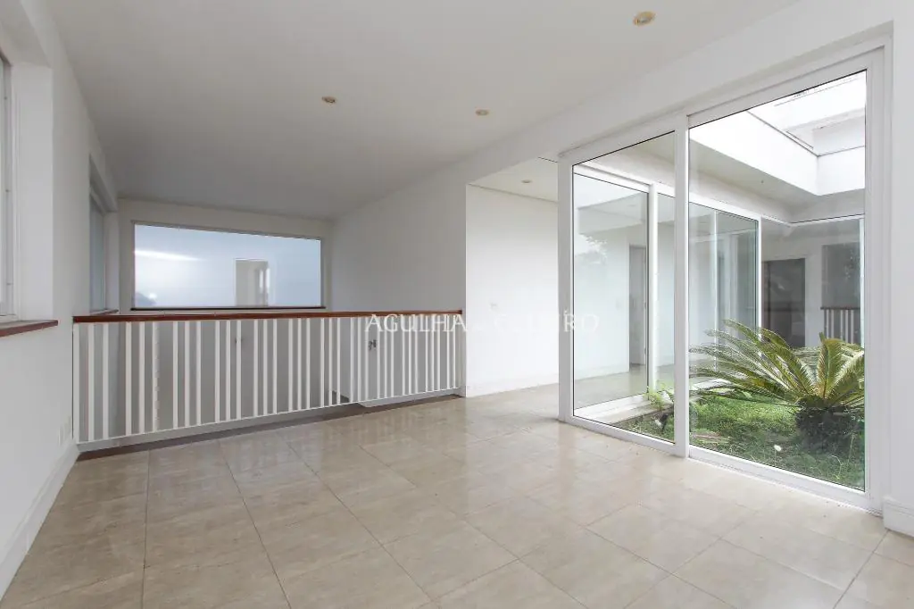 Casa linda e com muito espaço à venda no Alto de Pinheiros. – CA0246