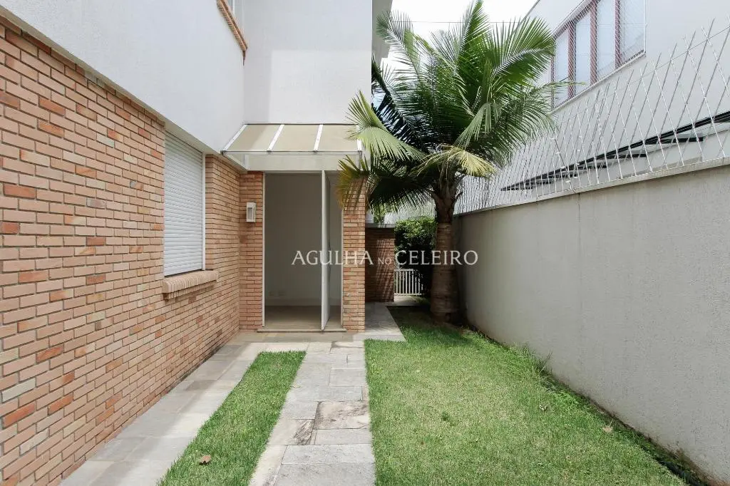 Casa linda e com muito espaço à venda no Alto de Pinheiros. – CA0246