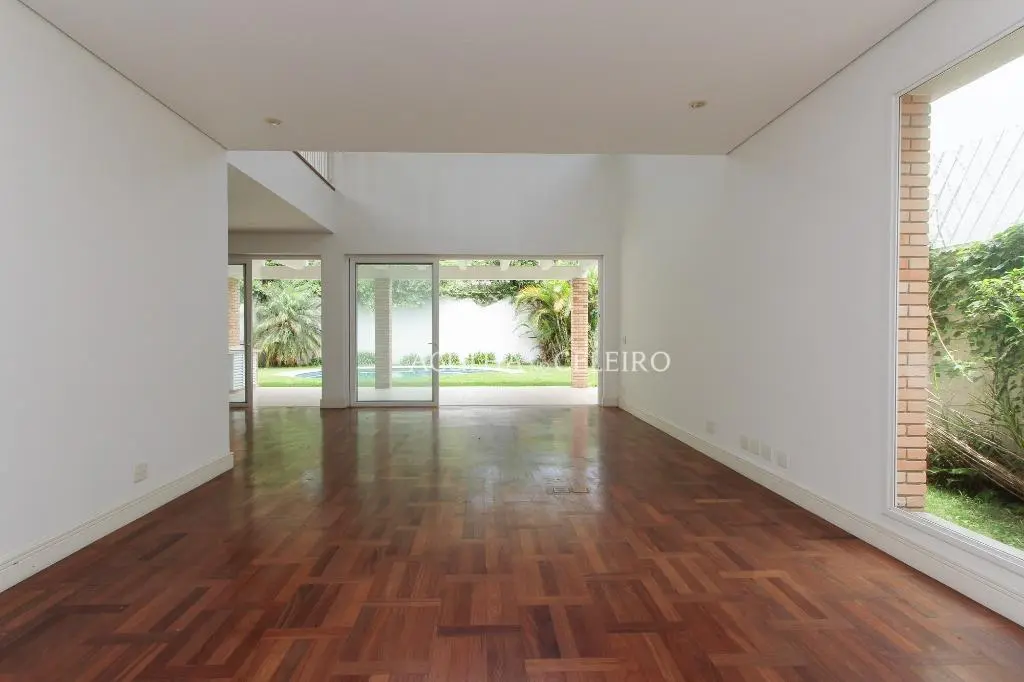 Casa linda e com muito espaço à venda no Alto de Pinheiros. – CA0246