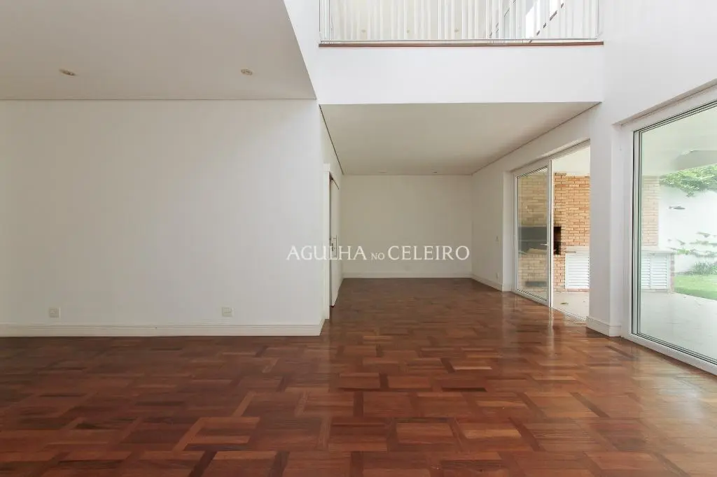 Casa linda e com muito espaço à venda no Alto de Pinheiros. – CA0246