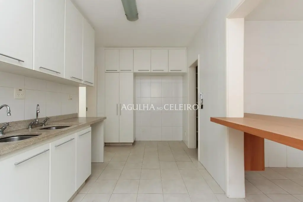 Casa linda e com muito espaço à venda no Alto de Pinheiros. – CA0246