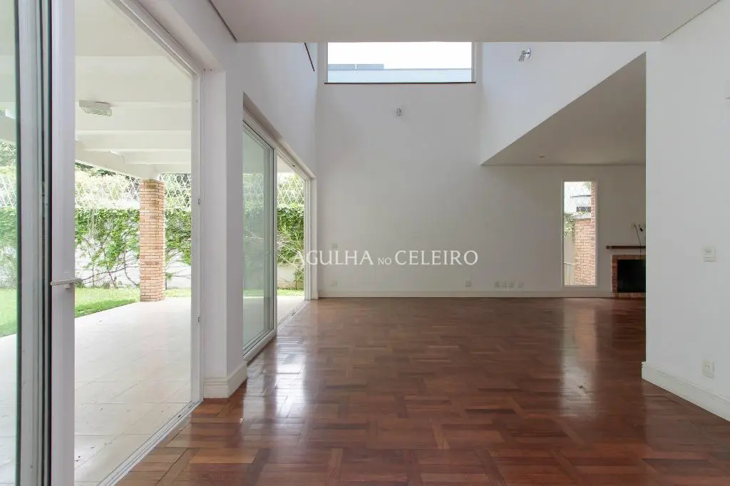 Casa linda e com muito espaço à venda no Alto de Pinheiros. – CA0246