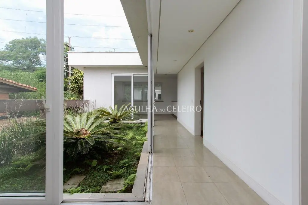 Casa linda e com muito espaço à venda no Alto de Pinheiros. – CA0246