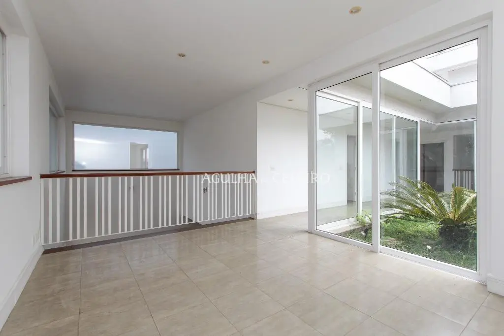 Casa linda e com muito espaço à venda no Alto de Pinheiros. – CA0246