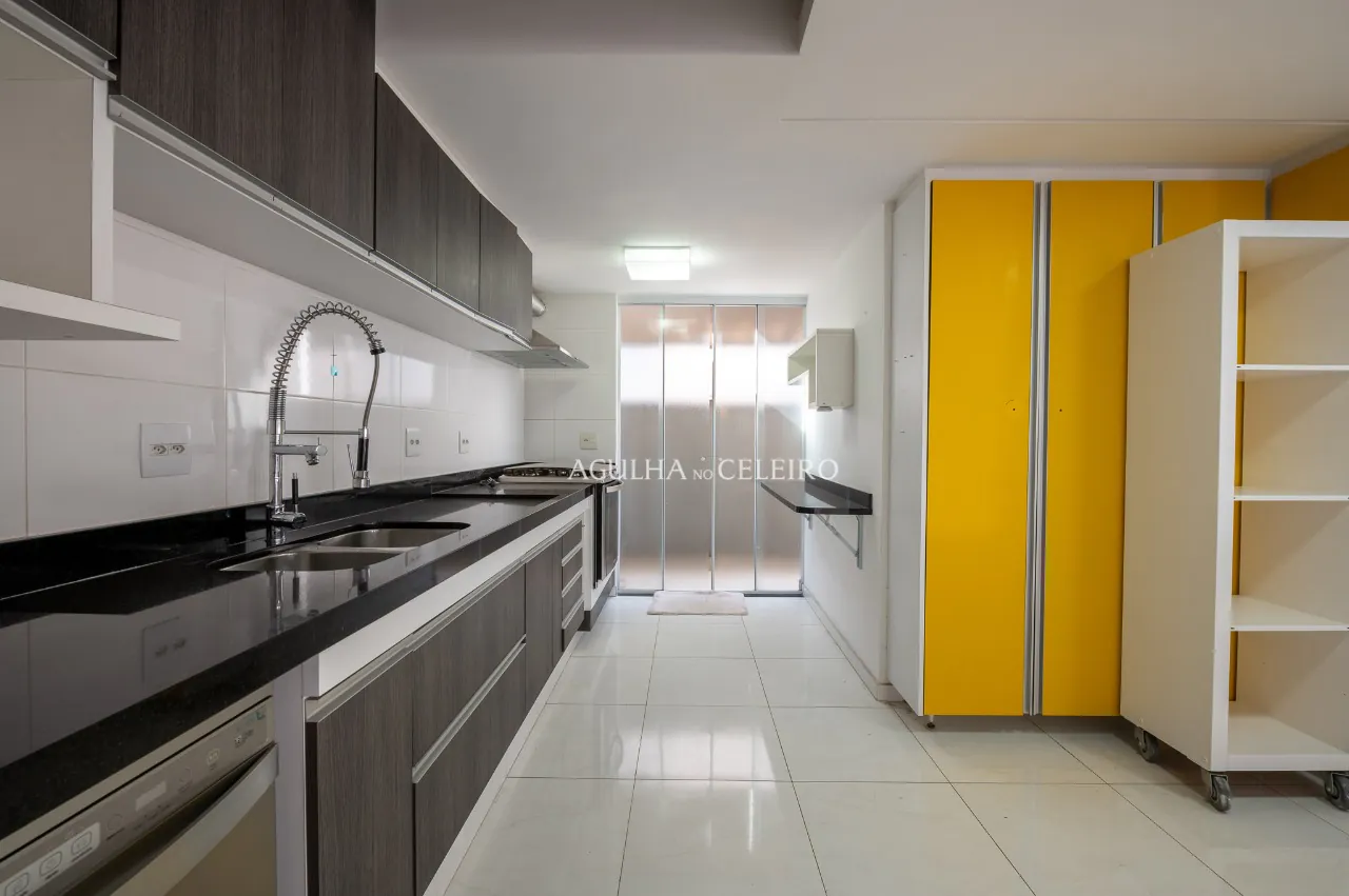 Descubra o previlégio de viver em uma cobertura no coração do Jardim América. – CO0057