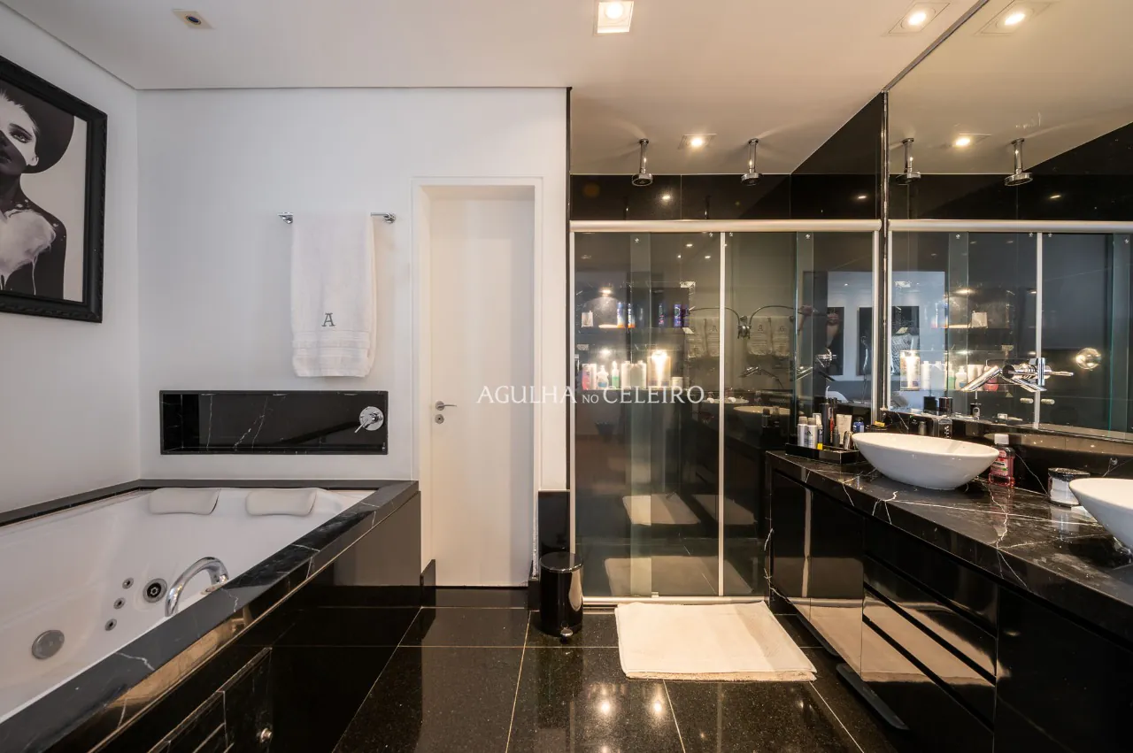 casa-com-projeto-acolhedor-e-com-projeto-que-integra-a-natureza-em-condominio-de-alto-de-pinheiros-19948-14