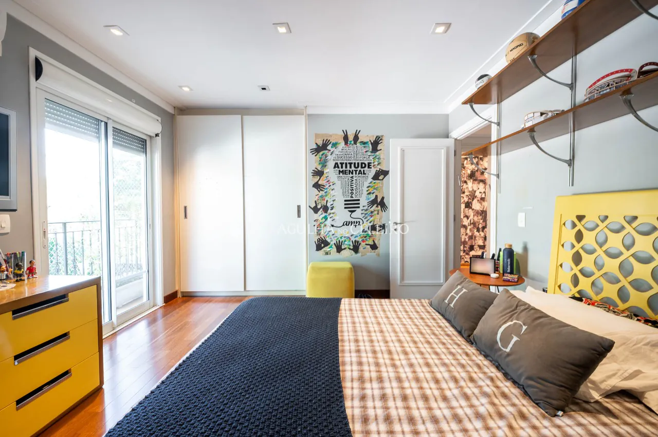 casa-com-projeto-acolhedor-e-com-projeto-que-integra-a-natureza-em-condominio-de-alto-de-pinheiros-19948-19