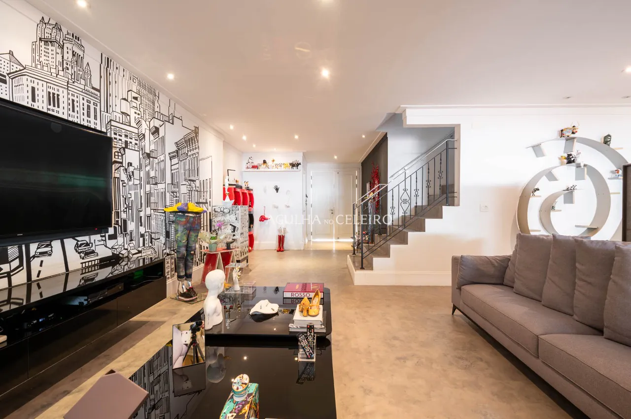 casa-com-projeto-acolhedor-e-com-projeto-que-integra-a-natureza-em-condominio-de-alto-de-pinheiros-19948-9