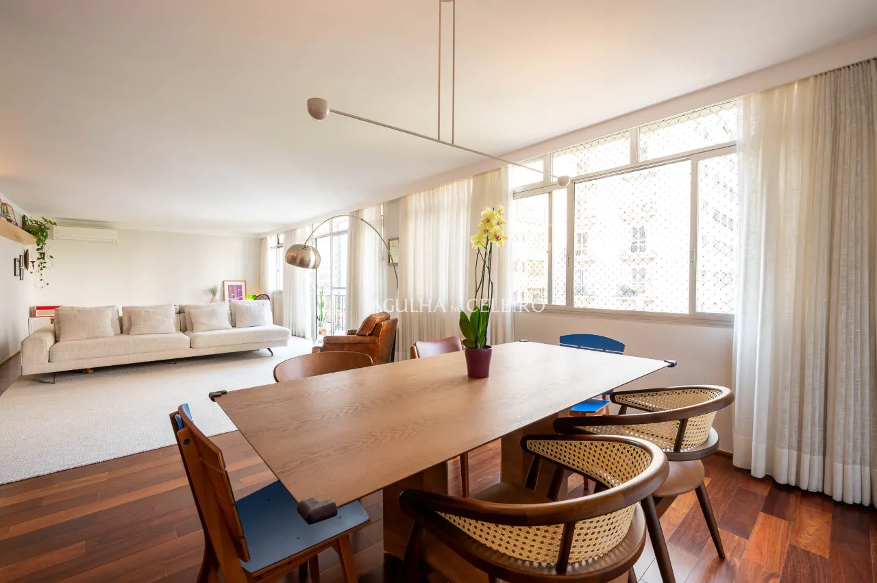 Apartamento reformado à venda na parte baixa do Jardim América – 13360