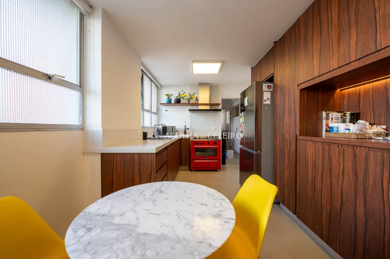 Apartamento reformado à venda na parte baixa do Jardim América – 13360