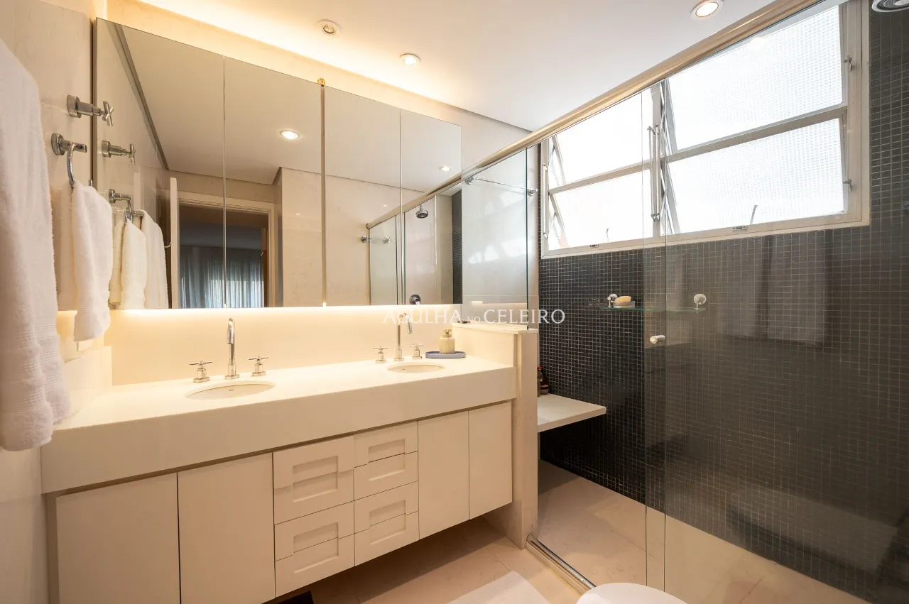 Apartamento reformado à venda na parte baixa do Jardim América – 13360