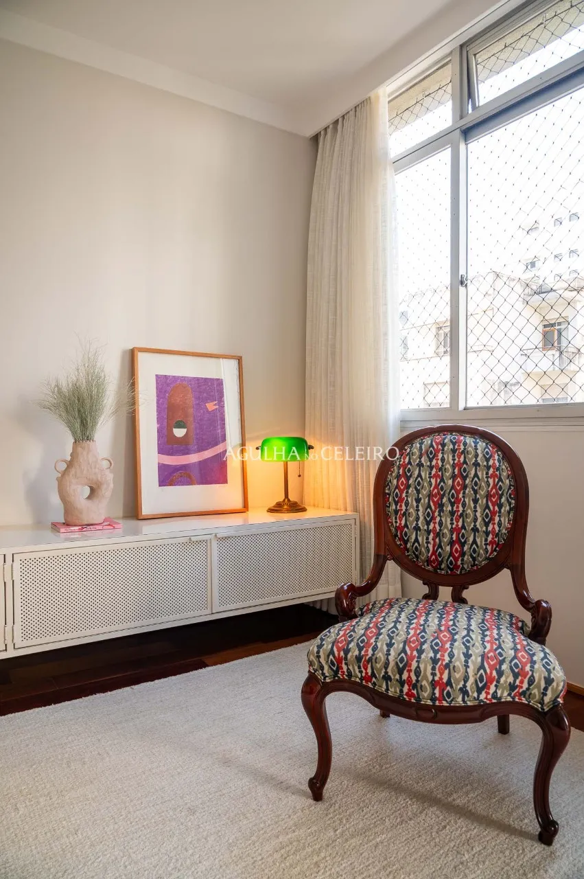 Apartamento reformado à venda na parte baixa do Jardim América – 13360